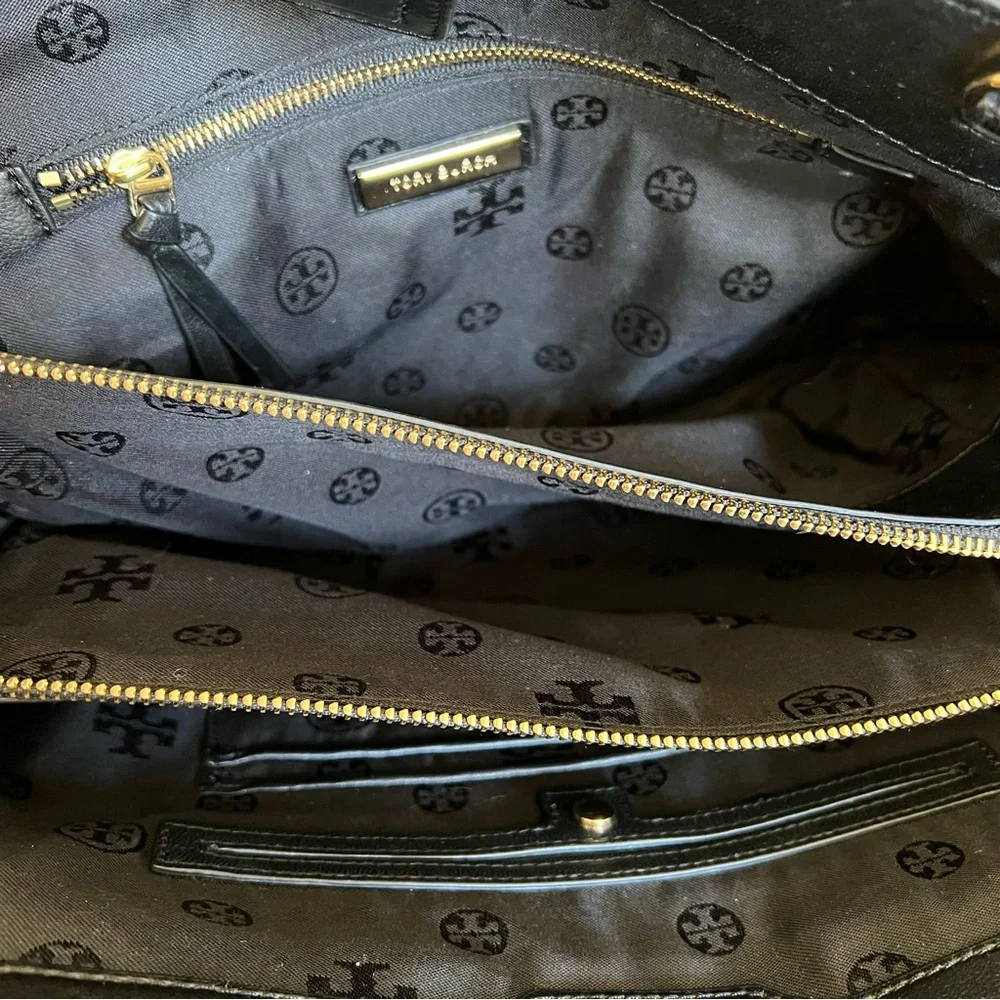 Tory Burch Fleming Quilted Black Leather Chain Straps Tassel Shoulder Bag
